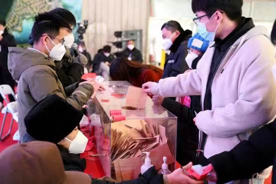 城发建投公司：幸福小镇改造项目居民 喜分新房